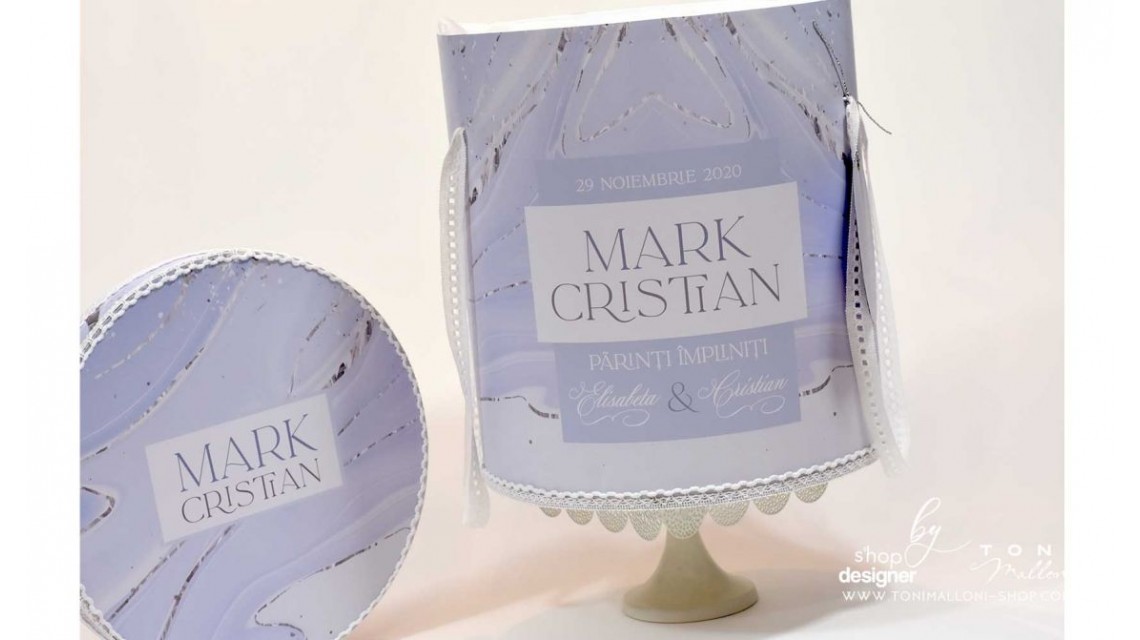 Trusou de botez pattern marmura albastra cu insertii argintii si broderie customizata 10